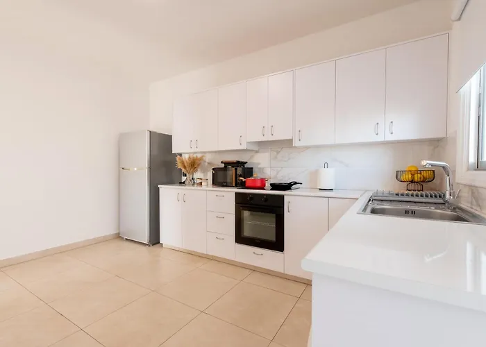 Telmar - Harbour Sea View From The Veranda Ларнака