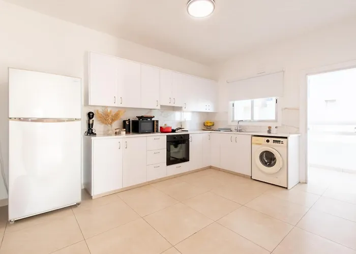 Telmar - Harbour Sea View From The Veranda Ларнака